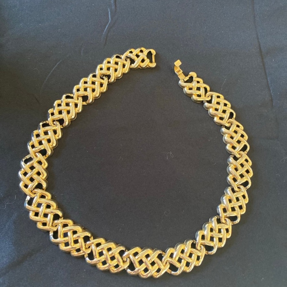 Elegant Gold Tone Chain Necklace
